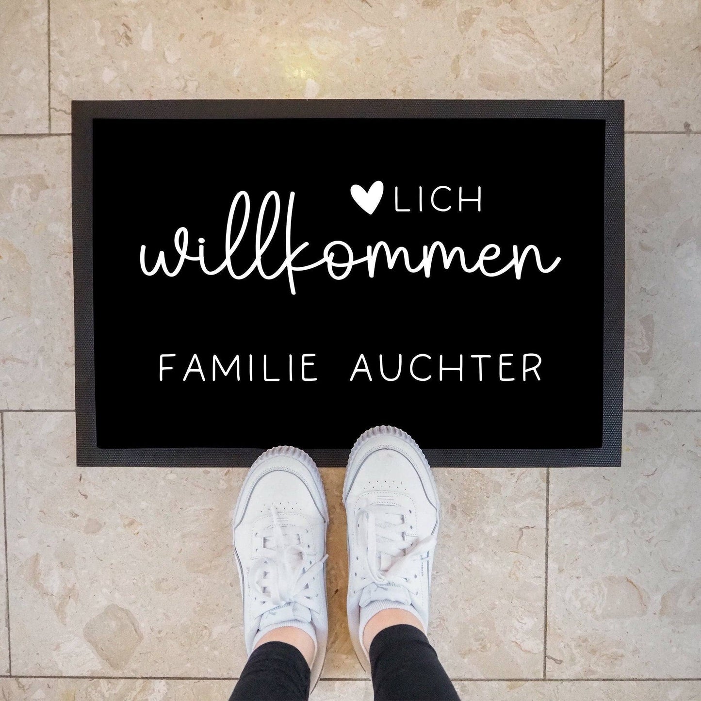 Personalisierte Fußmatte - Fussmatte mit Wunschnamen | Herzlich Willkommen | 60x40 cm | Geschenkidee zum Umzug, Einzug für Familien, Umzug  kleinebuchstaben   