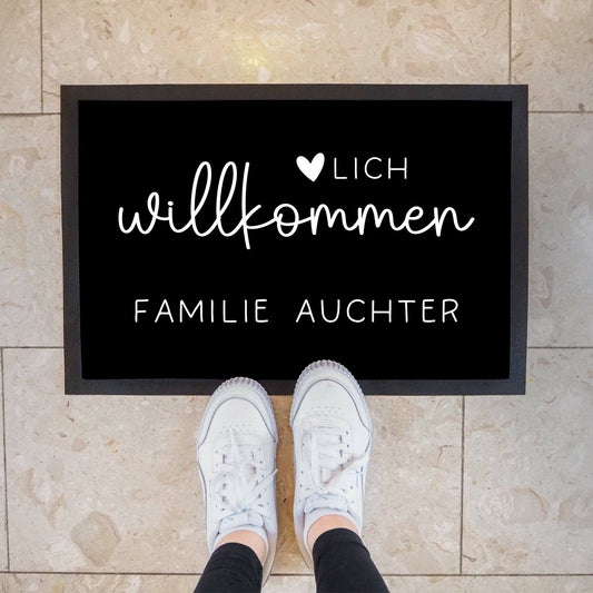 Personalisierte Fußmatte - Fussmatte mit Wunschnamen | Herzlich Willkommen | 60x40 cm | Geschenkidee zum Umzug, Einzug für Familien, Umzug  kleinebuchstaben   