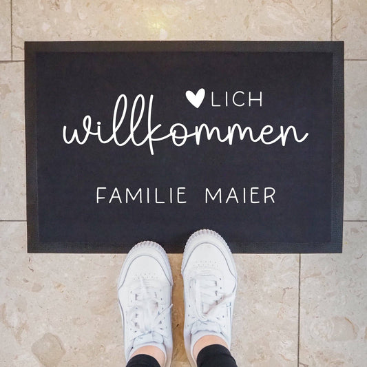 Personalisierte Fußmatte - Fussmatte mit Wunschnamen | Herzlich Willkommen | 60x40 cm | Geschenkidee zum Umzug, Einzug für Familien, Umzug  kleinebuchstaben   