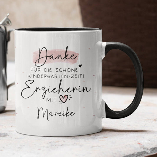 Personalisierte Tasse " Danke für die schöne Kindergarten-Zeit" Geschenke Namen Kinder. Geschenk für Erzieher und Erzieherin mit Herz  kleinebuchstaben Innen & Henkel - Schwarz  